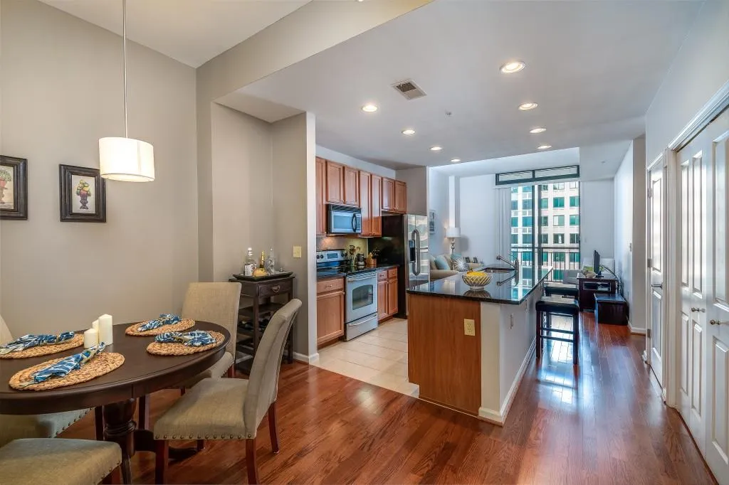 3040 Peachtree Road Nw Unit 1502, Atlanta, Georgia 30305, 1 Bedroom Bedrooms, ,1 BathroomBathrooms,Residential,Sold,3040 Peachtree Road Nw Unit 1502,5711273