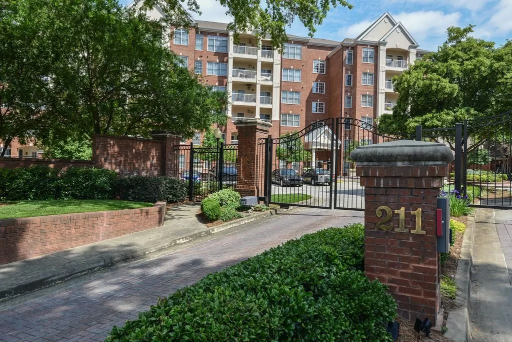 211 Colonial Homes Drive Unit 2101, Atlanta, Georgia 30309, 2 Bedrooms Bedrooms, ,2 BathroomsBathrooms,Residential,Sold,211 Colonial Homes Drive Unit 2101,5717184