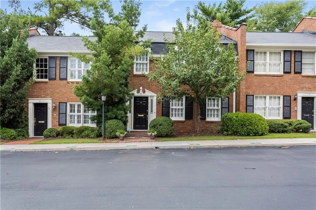 4620 Wieuca Road Ne Unit 8, Atlanta, Georgia 30342, 3 Bedrooms Bedrooms, ,2 BathroomsBathrooms,Residential,Sold,4620 Wieuca Road Ne Unit 8,5723000