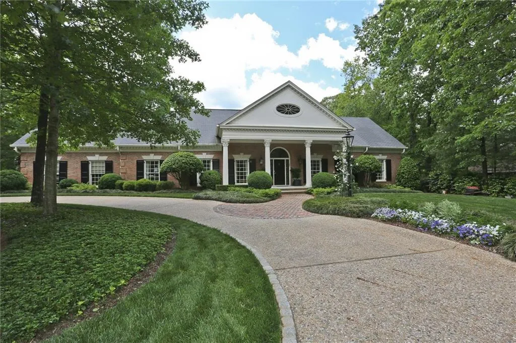 5660 Glen Errol Road, Atlanta, Georgia 30327, 4 Bedrooms Bedrooms, ,5 BathroomsBathrooms,Residential,Sold,5660 Glen Errol Road,5726324