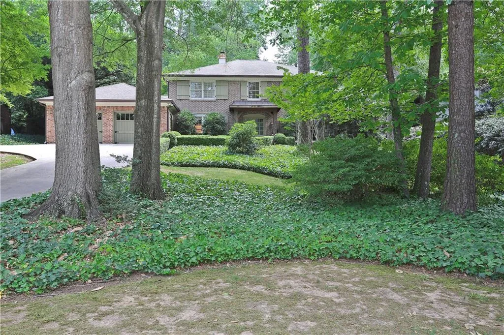 4775 Longchamps Drive, Sandy Springs, Georgia 30319, 4 Bedrooms Bedrooms, ,2 BathroomsBathrooms,Residential,Sold,4775 Longchamps Drive,5729412