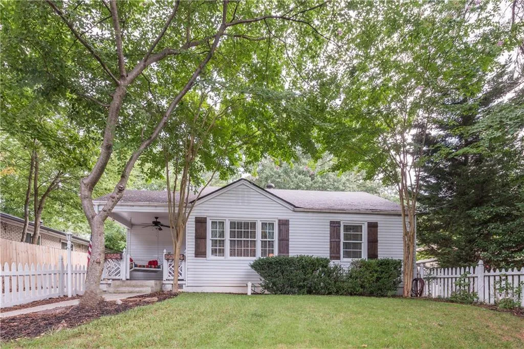 1048 Pine Grove Avenue Ne, Brookhaven, Georgia 30319, 3 Bedrooms Bedrooms, ,2 BathroomsBathrooms,Residential,Sold,1048 Pine Grove Avenue Ne,5734243