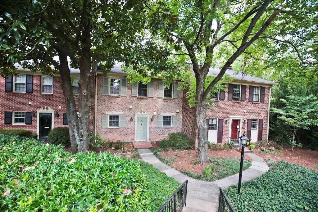 3050 Margaret Mitchell Drive Nw Unit 16, Atlanta, Georgia 30327, 3 Bedrooms Bedrooms, ,3 BathroomsBathrooms,Residential,Sold,3050 Margaret Mitchell Drive Nw Unit 16,5734722