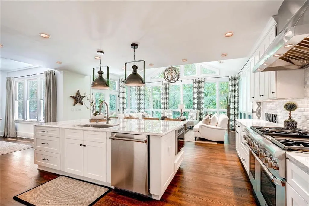 170 Nw Burdette Road, Sandy Springs, Georgia 30327, 6 Bedrooms Bedrooms, ,4 BathroomsBathrooms,Residential,Sold,170 Nw Burdette Road,5745250