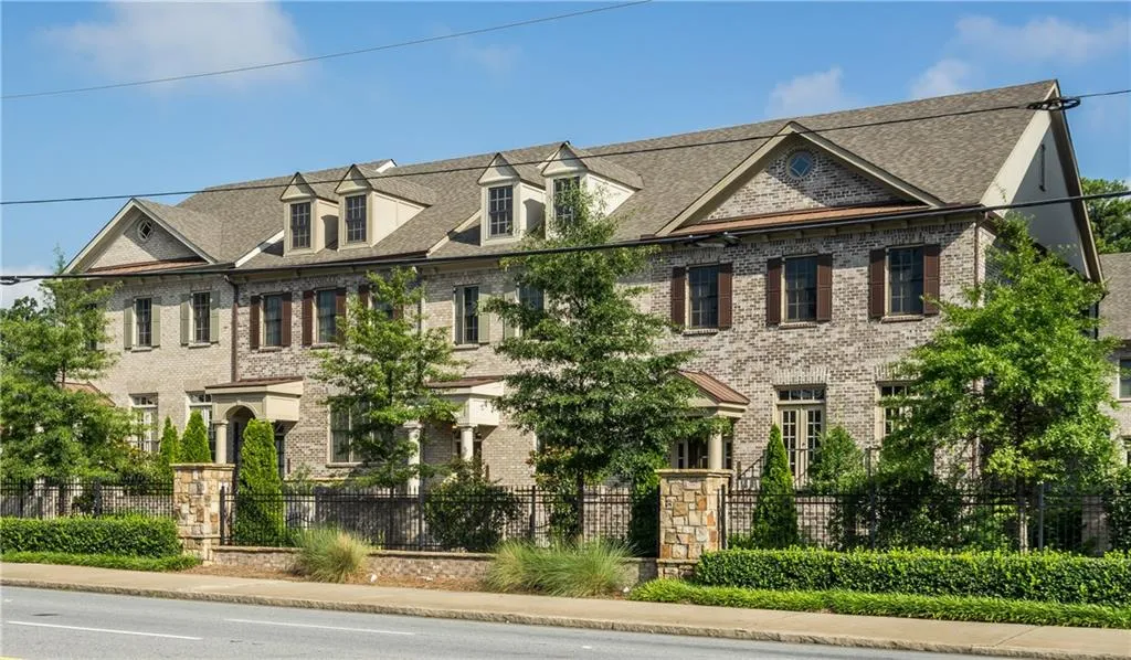 3667 Brookhaven Manor Crossing Ne, Atlanta, Georgia 30319, 3 Bedrooms Bedrooms, ,3 BathroomsBathrooms,Residential,Sold,3667 Brookhaven Manor Crossing Ne,5748920