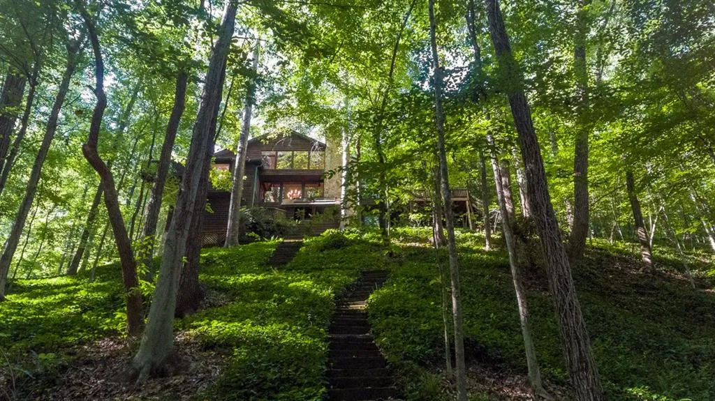 360 Tara Trail Nw, Sandy Springs, Georgia 30327, 4 Bedrooms Bedrooms, ,4 BathroomsBathrooms,Residential,Sold,360 Tara Trail Nw,5756308