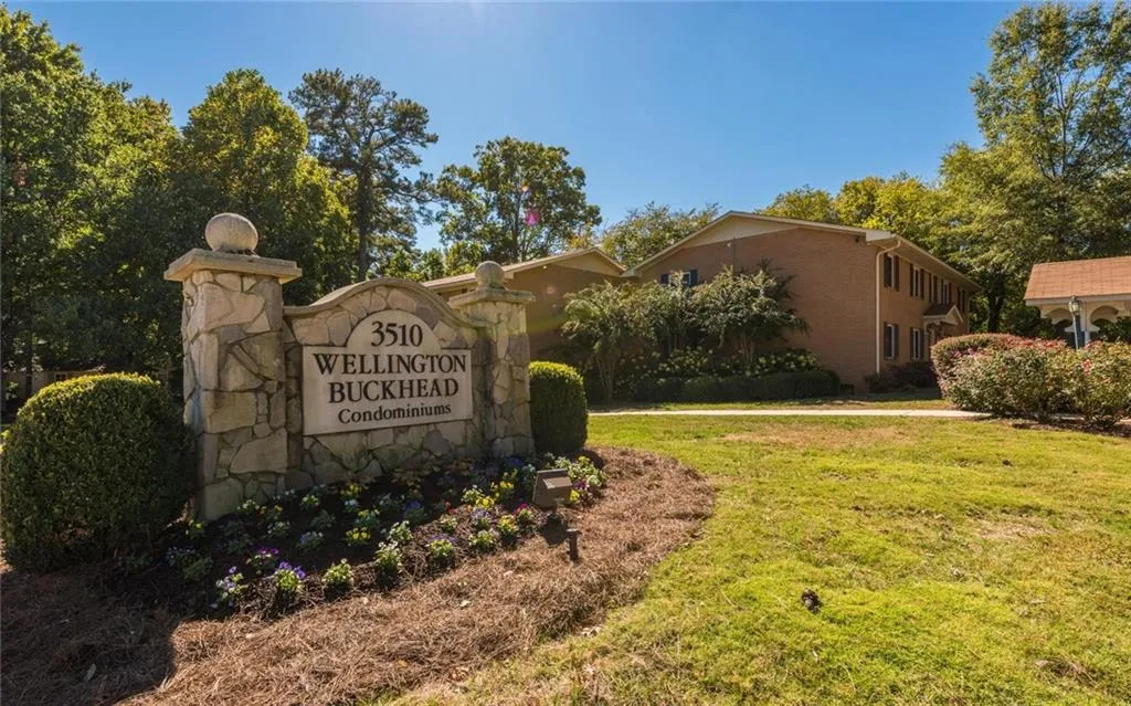 3510 Roswell Road Nw Unit B1, Atlanta, Georgia 30305, 2 Bedrooms Bedrooms, ,2 BathroomsBathrooms,Residential,Sold,3510 Roswell Road Nw Unit B1,5761288