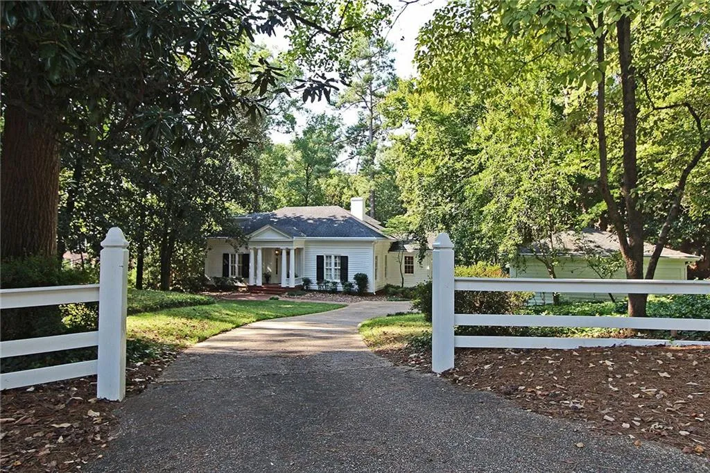 1450 W Wesley Road Nw, Atlanta, Georgia 30327, 4 Bedrooms Bedrooms, ,4 BathroomsBathrooms,Residential,Sold,1450 W Wesley Road Nw,5805344