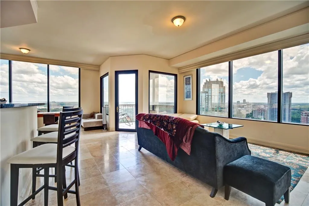 2828 Peachtree Road Nw Unit 2301, Atlanta, Georgia 30305, 2 Bedrooms Bedrooms, ,2 BathroomsBathrooms,Residential,Sold,2828 Peachtree Road Nw Unit 2301,5800557