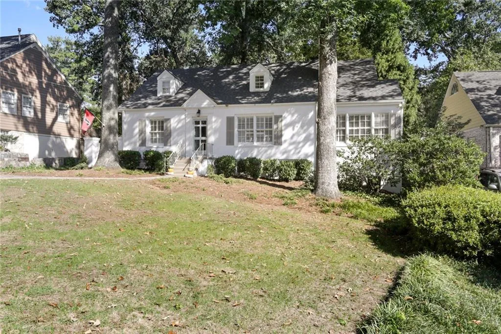 658 Greenview Avenue Ne, Atlanta, Georgia 30305, 4 Bedrooms Bedrooms, ,3 BathroomsBathrooms,Residential,Sold,658 Greenview Avenue Ne,5757570