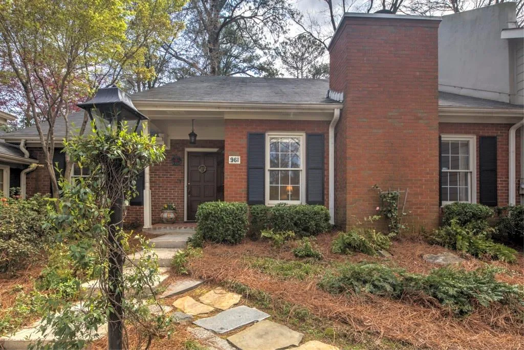 961 Moores Mill Road Nw, Atlanta, Georgia 30327, 3 Bedrooms Bedrooms, ,2 BathroomsBathrooms,Residential,Sold,961 Moores Mill Road Nw,5817979
