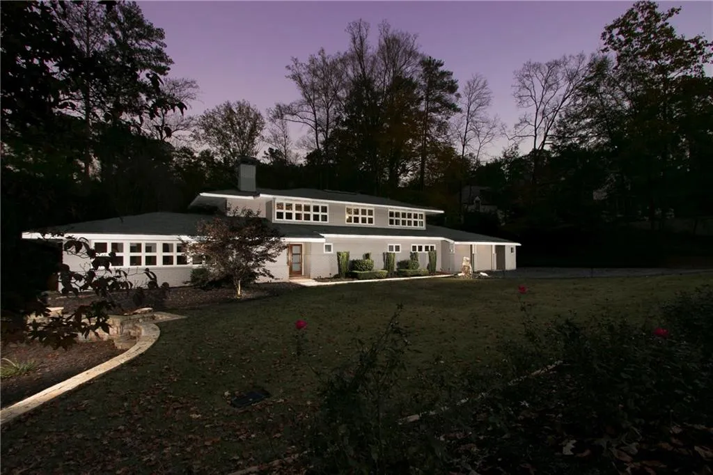 516 Londonberry Road, Atlanta, Georgia 30327, 4 Bedrooms Bedrooms, ,3 BathroomsBathrooms,Residential,Sold,516 Londonberry Road,5812023