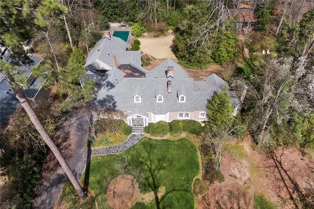 1225 W Wesley Road Nw, Atlanta, Georgia 30327, 4 Bedrooms Bedrooms, ,3 BathroomsBathrooms,Residential,Sold,1225 W Wesley Road Nw,5810961