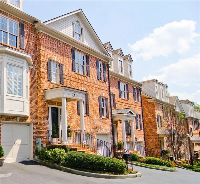 3707 Peachtree Road Ne Unit 2, Atlanta, Georgia 30319, 5 Bedrooms Bedrooms, ,4 BathroomsBathrooms,Residential,Sold,3707 Peachtree Road Ne Unit 2,5830433