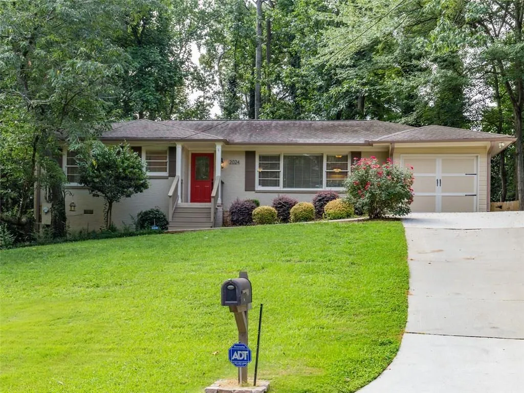 2024 Fairway Circle Ne, Brookhaven, Georgia 30319, 2 Bedrooms Bedrooms, ,2 BathroomsBathrooms,Residential,Sold,2024 Fairway Circle Ne,5833105