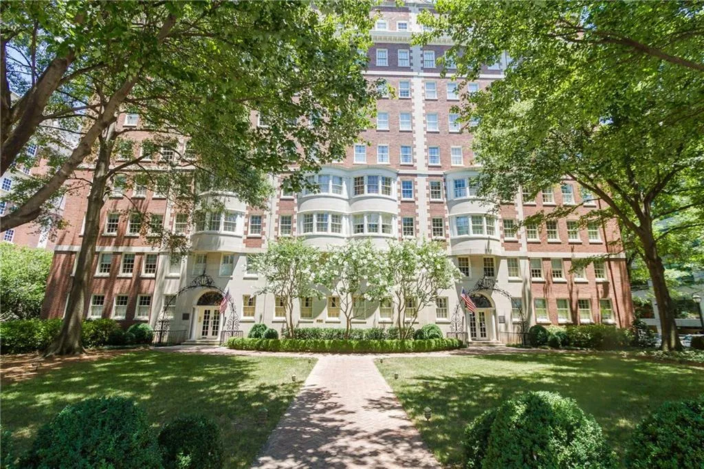 1325 Peachtree Street Ne Unit 202, Atlanta, Georgia 30309, 2 Bedrooms Bedrooms, ,1 BathroomBathrooms,Residential,Sold,1325 Peachtree Street Ne Unit 202,5812526