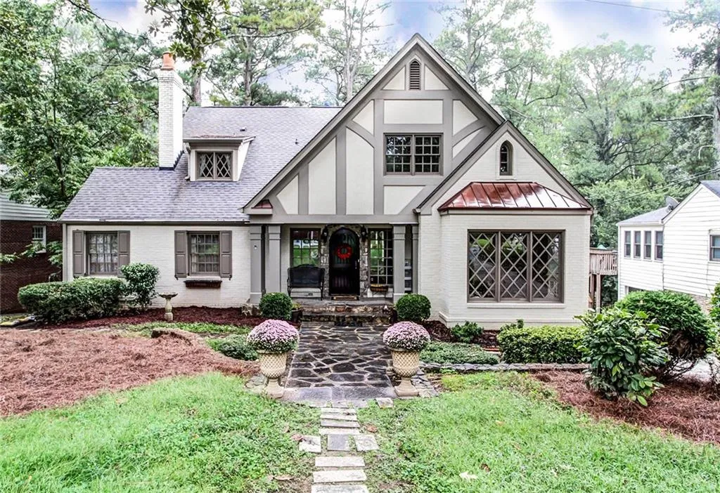 2977 Dale Drive Ne, Atlanta, Georgia 30305, 5 Bedrooms Bedrooms, ,6 BathroomsBathrooms,Residential,Sold,2977 Dale Drive Ne,5812649