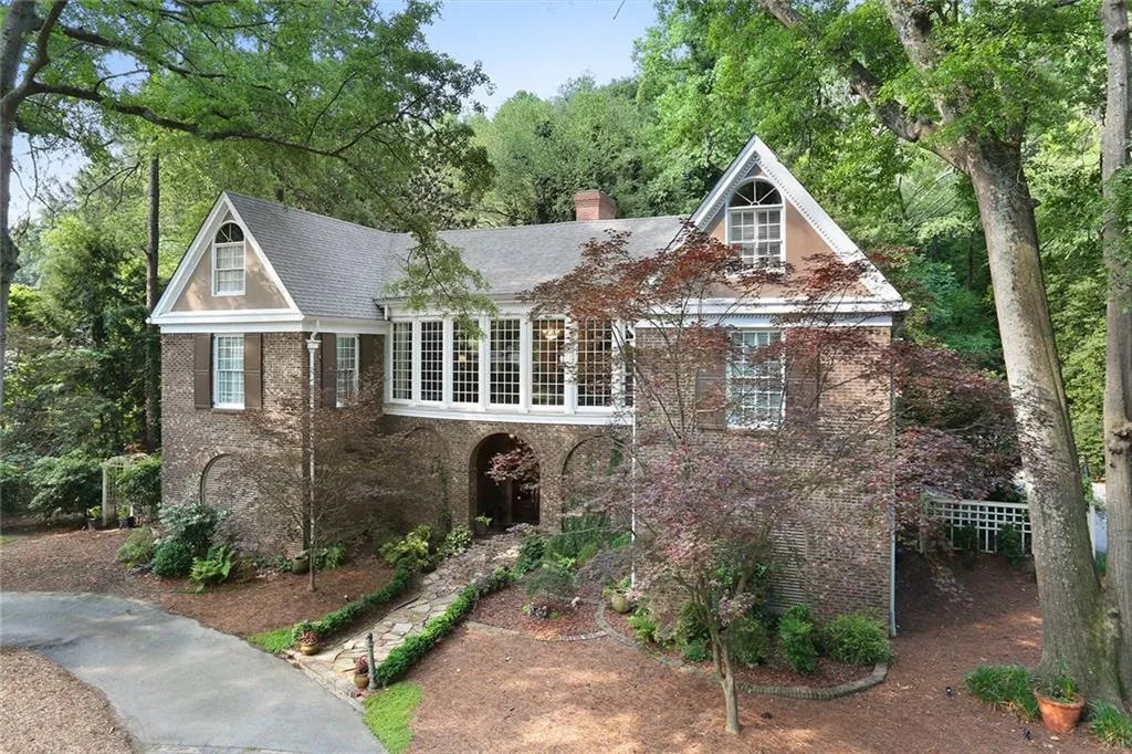 1018 Peachtree Battle Circle, Atlanta, Georgia 30327, 4 Bedrooms Bedrooms, ,3 BathroomsBathrooms,Residential,Sold,1018 Peachtree Battle Circle,5832682