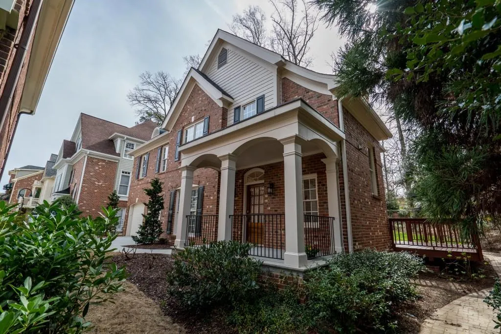 1099 Fairway Gardens, Brookhaven, Georgia 30319, 3 Bedrooms Bedrooms, ,2 BathroomsBathrooms,Residential,Sold,1099 Fairway Gardens,5807103