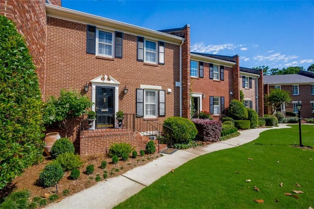 3050 Margaret Mitchell Drive Nw Unit 26, Atlanta, Georgia 30327, 3 Bedrooms Bedrooms, ,3 BathroomsBathrooms,Residential,Sold,3050 Margaret Mitchell Drive Nw Unit 26,5868430