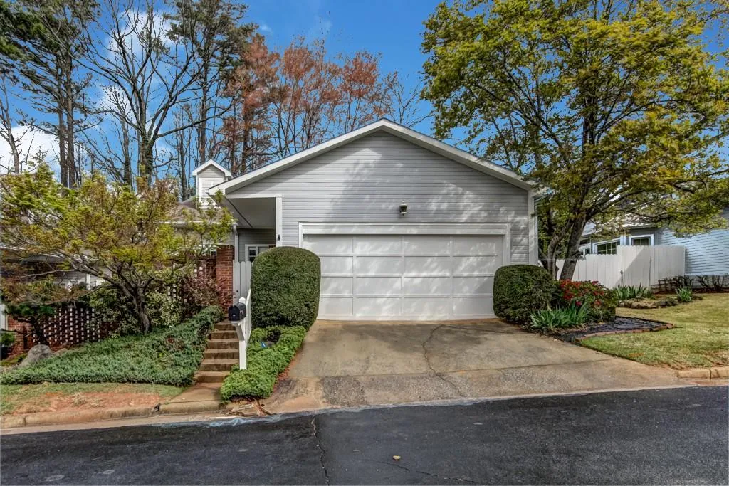2946 Crosswycke Forest Drive Ne, Brookhaven, Georgia 30319, 2 Bedrooms Bedrooms, ,2 BathroomsBathrooms,Residential,Sold,2946 Crosswycke Forest Drive Ne,5819815