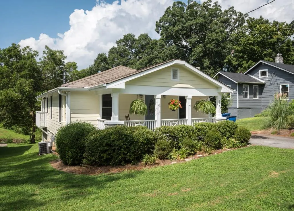 2162 Spink Street Nw, Atlanta, Georgia 30318, 6 Bedrooms Bedrooms, ,4 BathroomsBathrooms,Residential,Sold,2162 Spink Street Nw,5894374