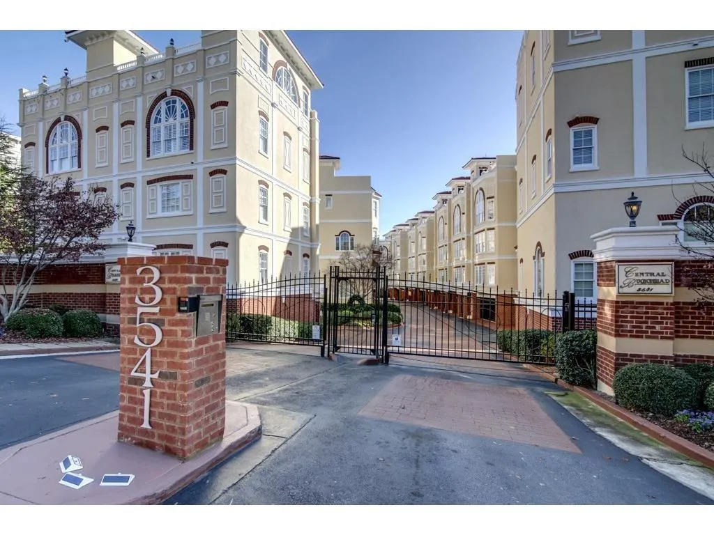 3541 Roswell Road Ne Unit 18, Atlanta, Georgia 30305, 2 Bedrooms Bedrooms, ,2 BathroomsBathrooms,Residential,Sold,3541 Roswell Road Ne Unit 18,5839610