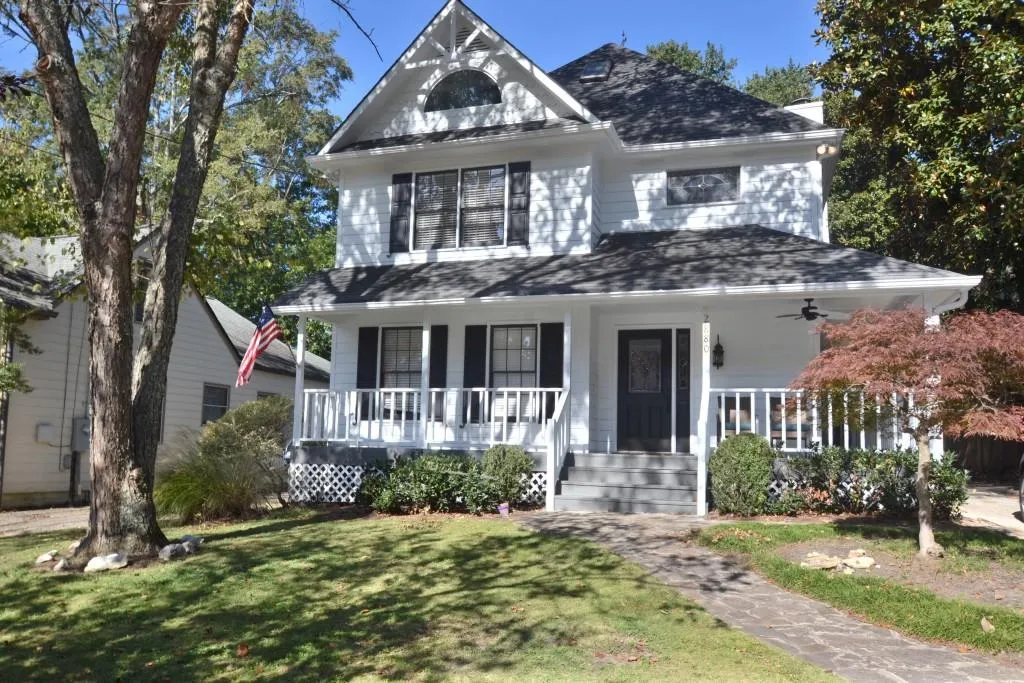 2880 Elliott Circle Ne, Atlanta, Georgia 30305, 4 Bedrooms Bedrooms, ,3 BathroomsBathrooms,Residential,Sold,2880 Elliott Circle Ne,5918493