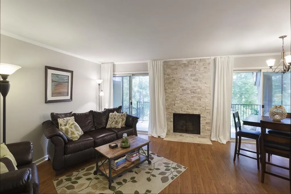 5400 Roswell Road Unit L10, Atlanta, Georgia 30342, 2 Bedrooms Bedrooms, ,2 BathroomsBathrooms,Residential,Sold,5400 Roswell Road Unit L10,5847746