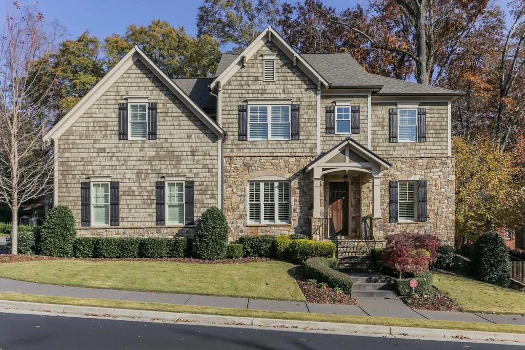 300 Valley Brook Way Ne, Atlanta, Georgia 30342, 6 Bedrooms Bedrooms, ,5 BathroomsBathrooms,Residential,Sold,300 Valley Brook Way Ne,5938475