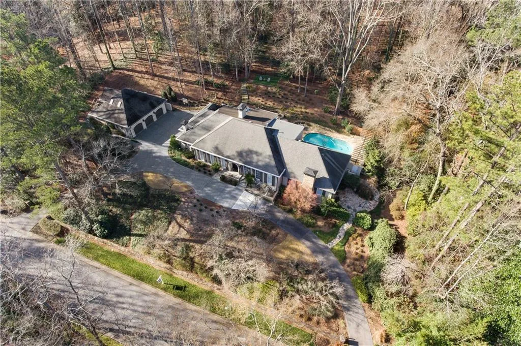 4402 Whitewater Creek Road Nw, Atlanta, Georgia 30327, 5 Bedrooms Bedrooms, ,6 BathroomsBathrooms,Residential,Sold,4402 Whitewater Creek Road Nw,5946652