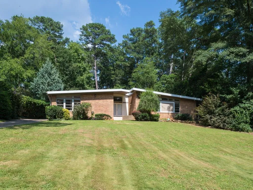 2633 Margaret Mitchell Drive Nw, Atlanta, Georgia 30327, 5 Bedrooms Bedrooms, ,4 BathroomsBathrooms,Residential,Sold,2633 Margaret Mitchell Drive Nw,5881606