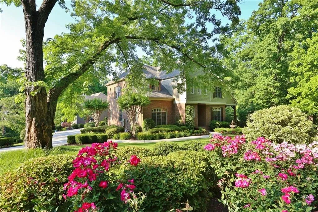 1945 Woodsdale Road Ne, Brookhaven, Georgia 30324, 4 Bedrooms Bedrooms, ,3 BathroomsBathrooms,Residential,Sold,1945 Woodsdale Road Ne,6010655
