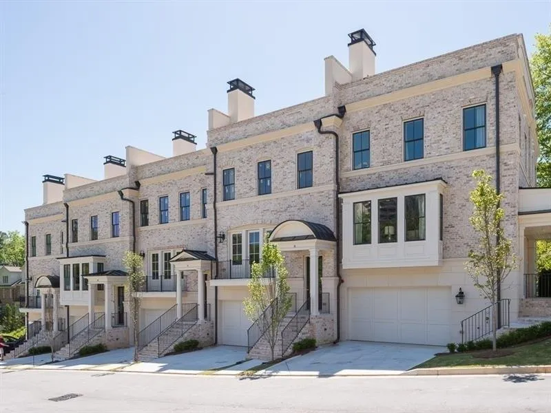 3715 Peachtree Road Ne Unit 10, Atlanta, Georgia 30319, 3 Bedrooms Bedrooms, ,3 BathroomsBathrooms,Residential,Sold,3715 Peachtree Road Ne Unit 10,6017314