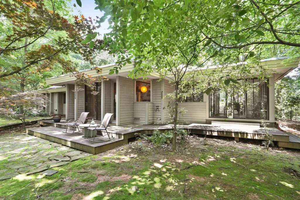 265 Glen Lake Drive, Atlanta, Georgia 30327, 2 Bedrooms Bedrooms, ,2 BathroomsBathrooms,Residential,Sold,265 Glen Lake Drive,6031206