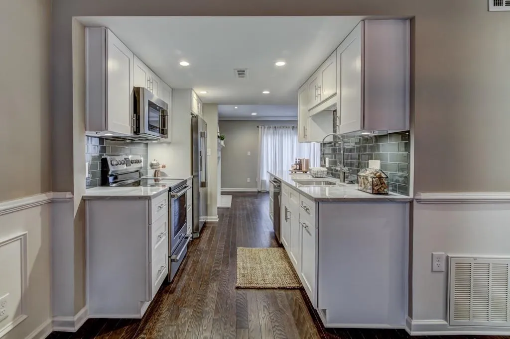 20 Ivy Parkway Ne, Atlanta, Georgia 30342, 3 Bedrooms Bedrooms, ,3 BathroomsBathrooms,Residential,Sold,20 Ivy Parkway Ne,5919037