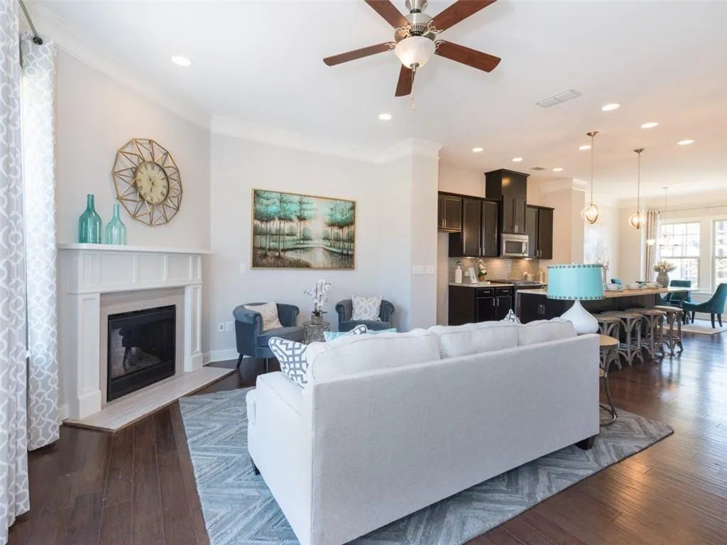 2040 Rockledge Road Unit 203, Atlanta, Georgia 30324, 3 Bedrooms Bedrooms, ,3 BathroomsBathrooms,Residential,Sold,2040 Rockledge Road Unit 203,5918213