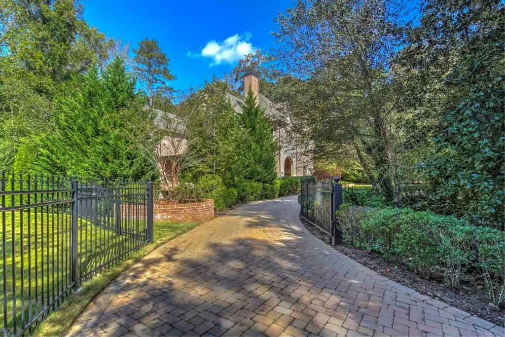 765 Crest Valley Drive, Atlanta, Georgia 30327, 5 Bedrooms Bedrooms, ,5 BathroomsBathrooms,Residential,Sold,765 Crest Valley Drive,5926912