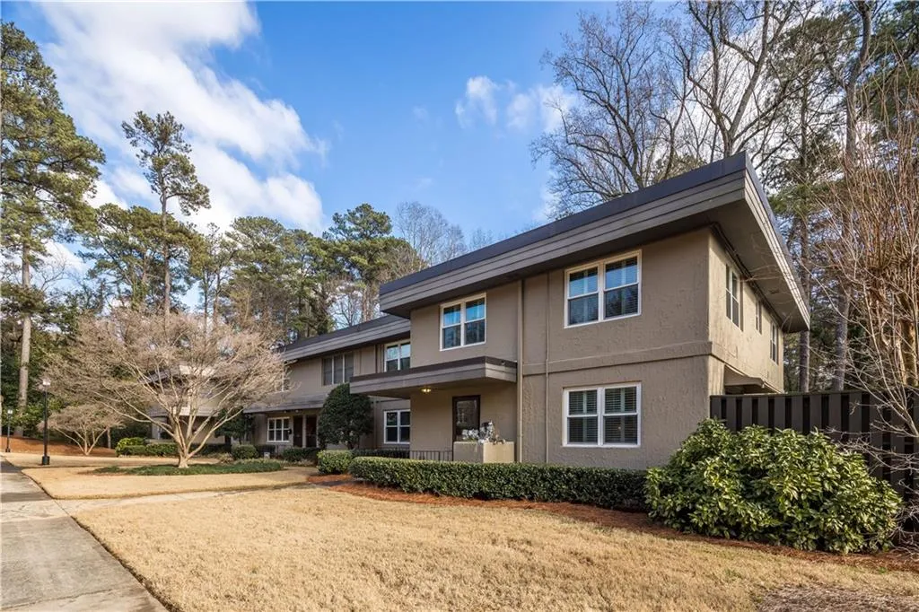 319 Lakemoore Drive Ne Unit F, Atlanta, Georgia 30342, 2 Bedrooms Bedrooms, ,2 BathroomsBathrooms,Residential,Sold,319 Lakemoore Drive Ne Unit F,5951035