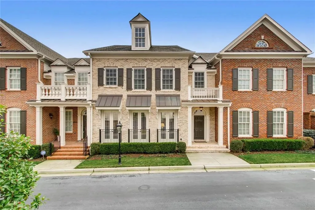 3585 Roxboro Road Ne Unit 2, Atlanta, Georgia 30326, 3 Bedrooms Bedrooms, ,2 BathroomsBathrooms,Residential,Sold,3585 Roxboro Road Ne Unit 2,5966897