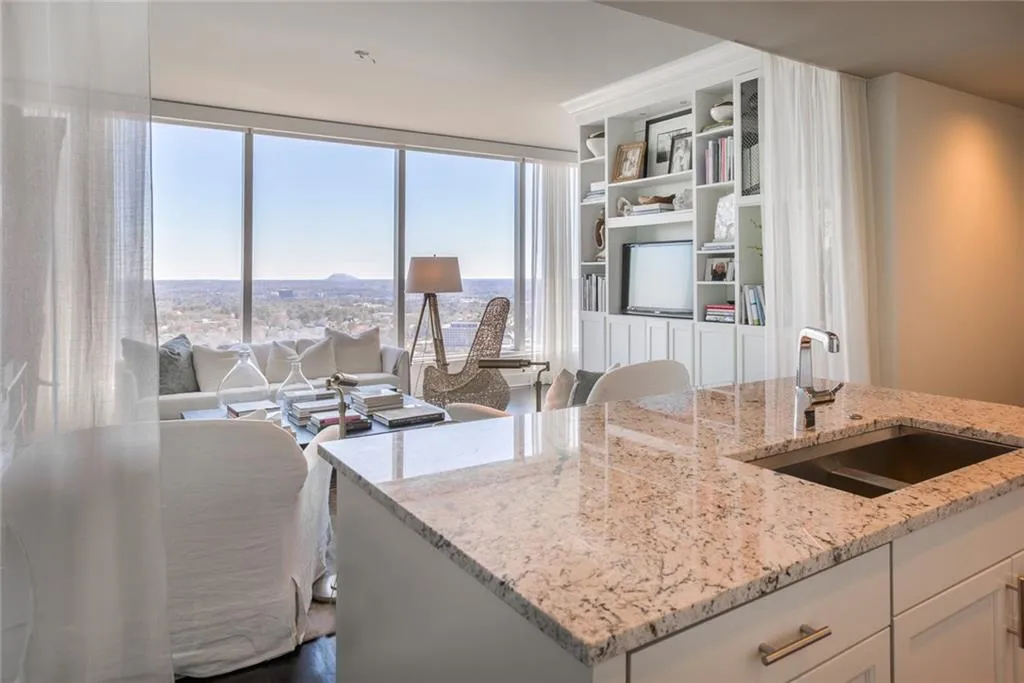 3630 Peachtree Road Ne Unit 2906, Atlanta, Georgia 30326, 1 Bedroom Bedrooms, ,1 BathroomBathrooms,Residential,Sold,3630 Peachtree Road Ne Unit 2906,5971763