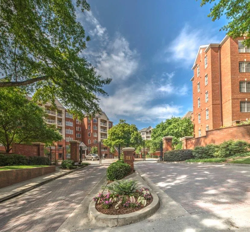 211 Colonial Homes Drive Nw Unit 2106, Atlanta, Georgia 30309, 2 Bedrooms Bedrooms, ,2 BathroomsBathrooms,Residential,Sold,211 Colonial Homes Drive Nw Unit 2106,5735400