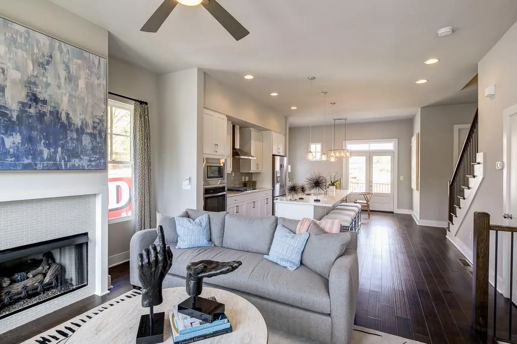 709 Taylor Court Unit 18, Atlanta, Georgia 30324, 3 Bedrooms Bedrooms, ,3 BathroomsBathrooms,Residential,Sold,709 Taylor Court Unit 18,5723831