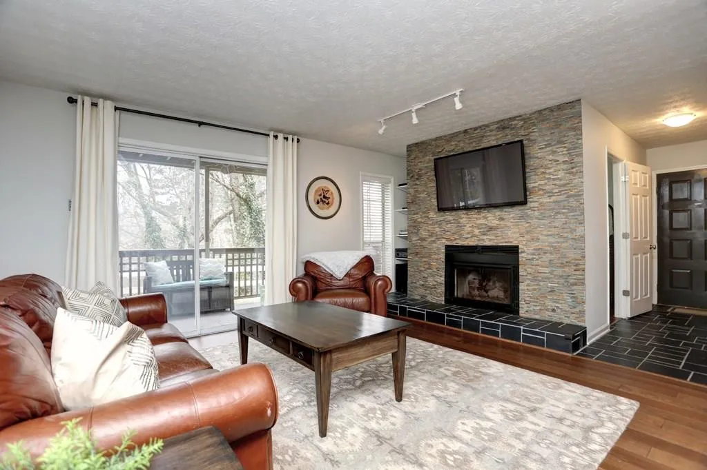2901 Lenox Road Unit 610, Atlanta, Georgia 30324, 2 Bedrooms Bedrooms, ,2 BathroomsBathrooms,Residential,Sold,2901 Lenox Road Unit 610,5976419