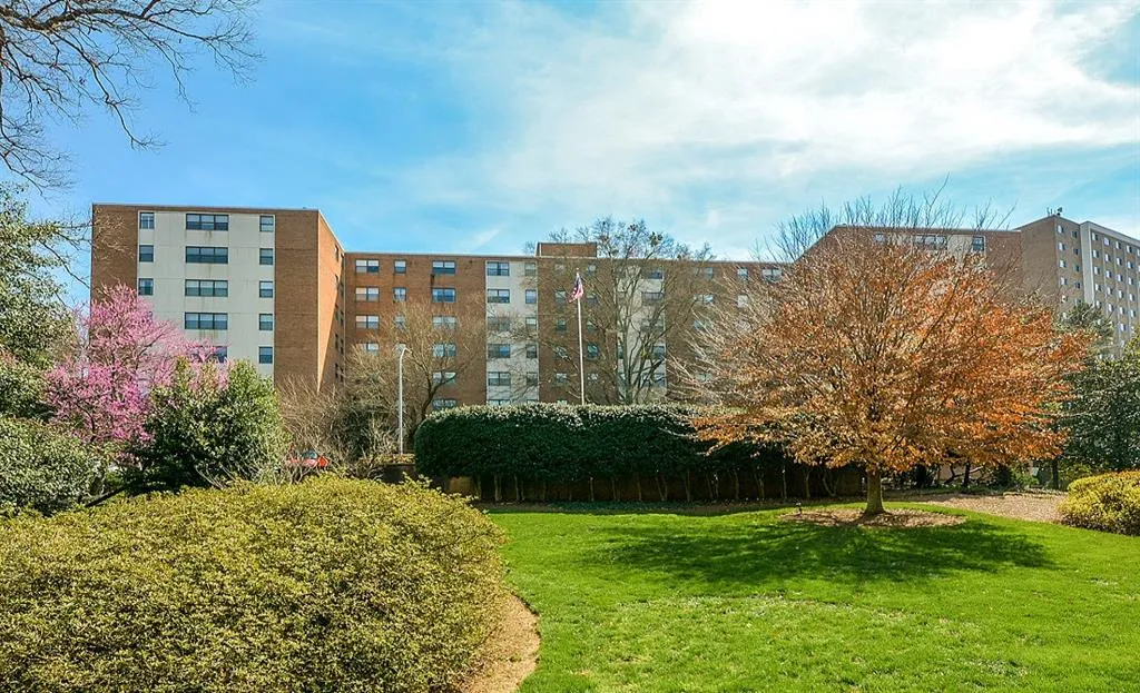 2965 Pharr Court South Nw, Atlanta, Georgia 30305, 2 Bedrooms Bedrooms, ,2 BathroomsBathrooms,Residential,Sold,2965 Pharr Court South Nw,5977638