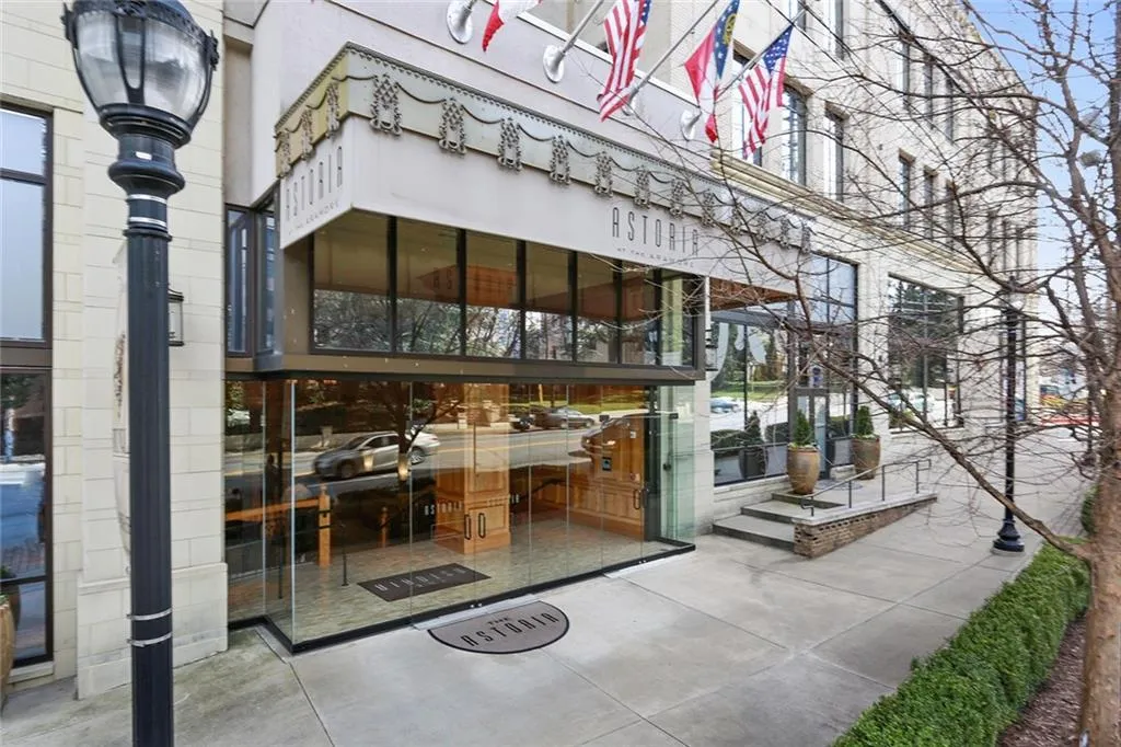 2233 Peachtree Road Ne Unit 403, Atlanta, Georgia 30309, 2 Bedrooms Bedrooms, ,2 BathroomsBathrooms,Residential,Sold,2233 Peachtree Road Ne Unit 403,5798159