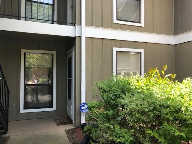 5135 Roswell Road Unit 02, Atlanta, Georgia 30342, 2 Bedrooms Bedrooms, ,2 BathroomsBathrooms,Residential,Sold,5135 Roswell Road Unit 02,6001094