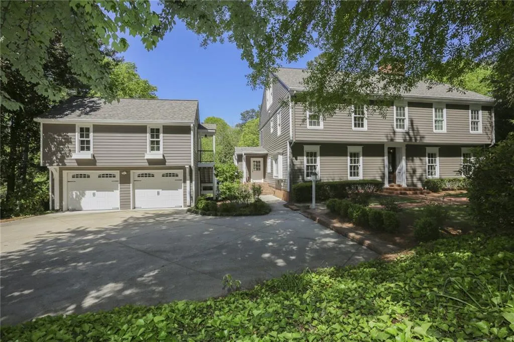 680 Tanglewood Trail, Sandy Springs, Georgia 30327, 6 Bedrooms Bedrooms, ,5 BathroomsBathrooms,Residential,Sold,680 Tanglewood Trail,6001119