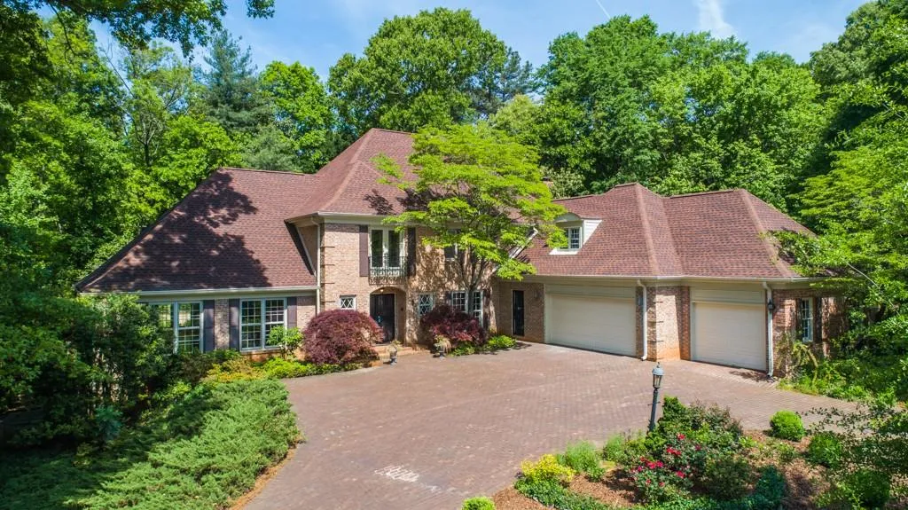 5740 Lake Island Drive, Sandy Springs, Georgia 30327, 6 Bedrooms Bedrooms, ,4 BathroomsBathrooms,Residential,Sold,5740 Lake Island Drive,6006775
