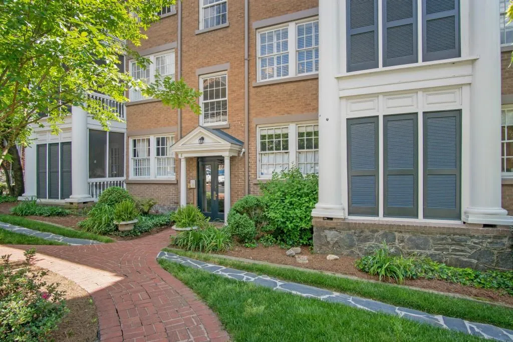 8 Collier Road Nw Unit B2, Atlanta, Georgia 30309, 2 Bedrooms Bedrooms, ,1 BathroomBathrooms,Residential,Sold,8 Collier Road Nw Unit B2,6008546